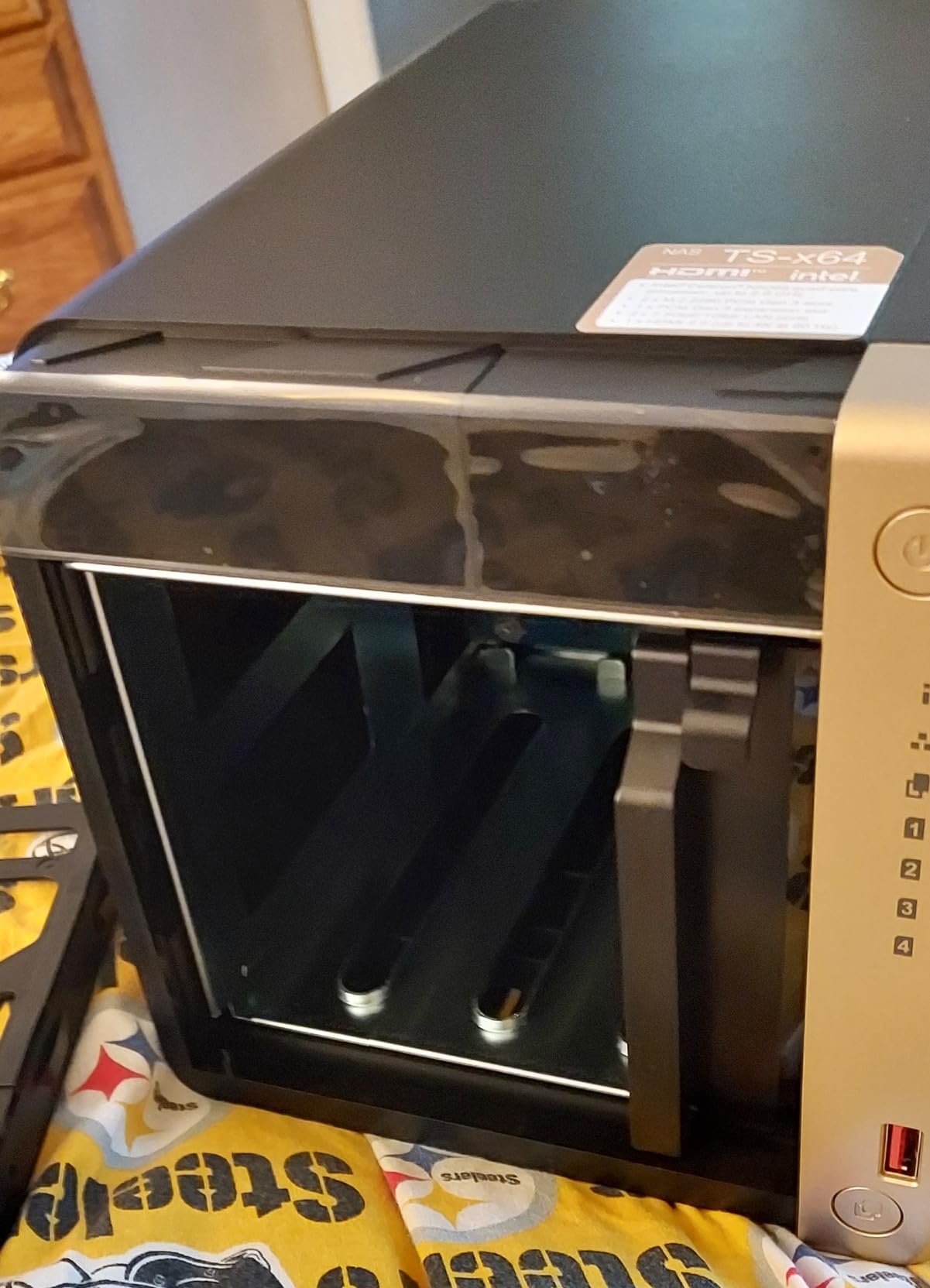 QNAP TS-664-8G-US 6 Bay Desktop NAS customer photo 1