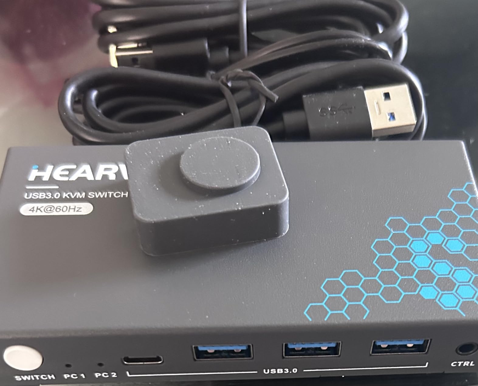 Hearvo USB 3.0 HDMI + USB-C KVM Switch 1 Monitor 2 Computers customer photo 2