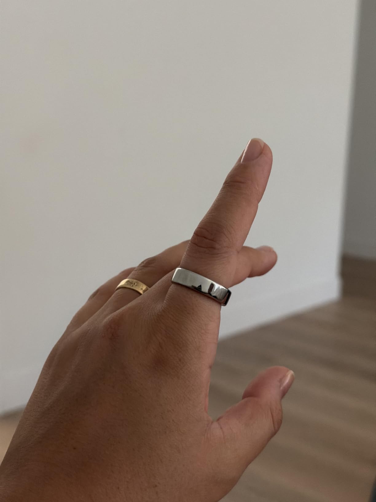 Oura Ring 5 Smart Ring - Silver - Size 10 - Fitness & Sleep Tracker | World's Smallest Smart Ring, Activity, Women's Health, AI Advisor, 1 Week Battery Life, IP68 Waterproof, Size Before You Buy customer photo 1