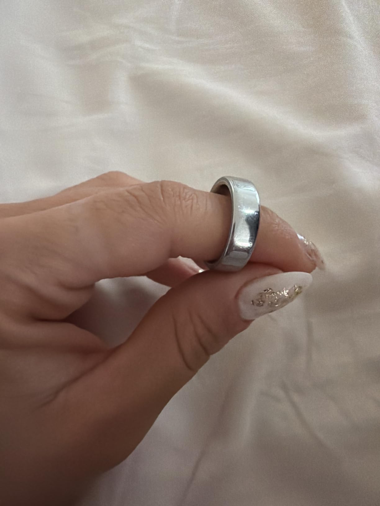 Oura Ring 5 - Black - Size 6 - Smart Ring Health Tracker - Sleep, Activity, Women's Health, AI Advisor, 1 Week Battery Life, Oura App, Android & iOS Compatible customer photo 1