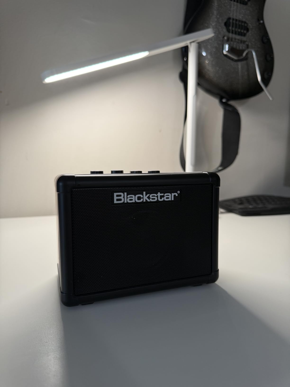Blackstar Fly 3-3W 1x3 Compact Mini Guitar Amp w/ 2 Channels - White customer photo 2