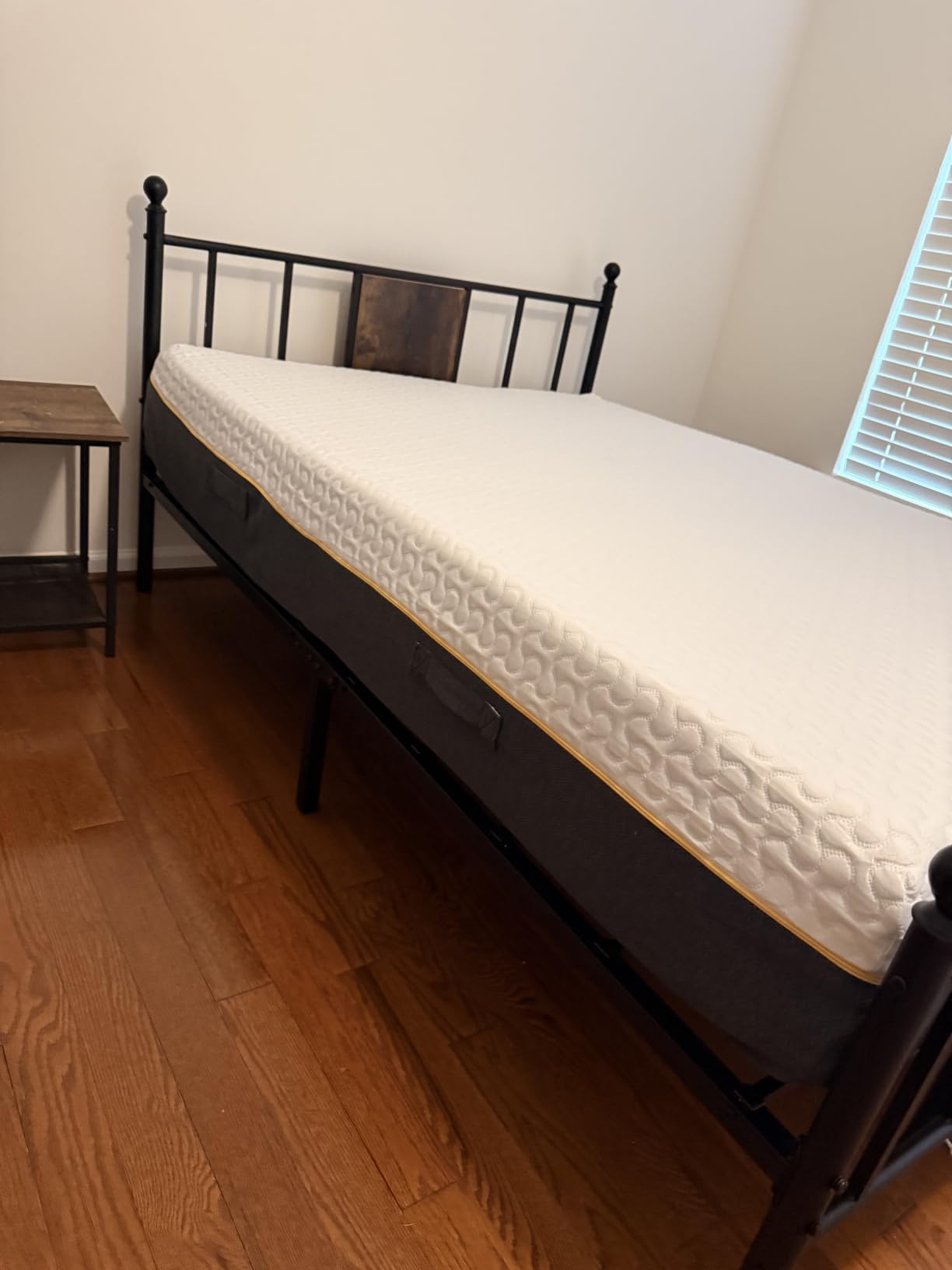 10 Inch Twin Mattress for Kids, Cooling Memory Foam Mattress for Bunk Bed, Mattress in a Box for Adults, Student and Toddler, Fiberglass Free, CertiPUR-US Certified customer photo 1