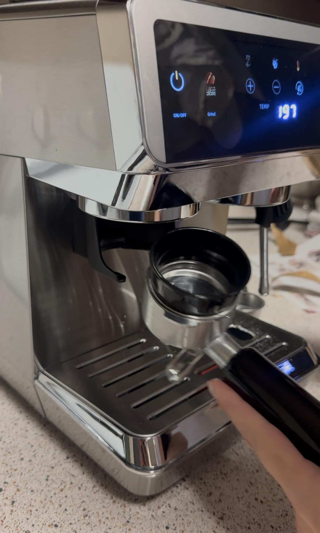 AMZCHEF Espresso Machine With Grinder, Temp Control, 44 Grind Settings customer photo 1