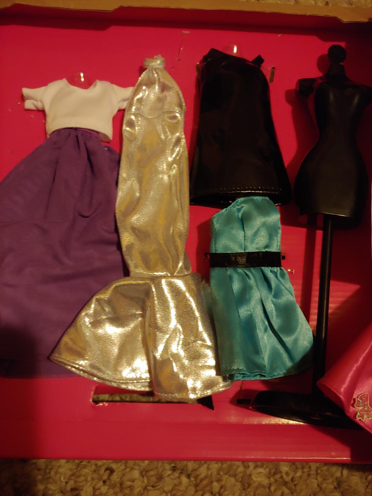 Barbie Be a Fashion Designer Kit - 5 Outfits & DIY Doll Dress Up Set customer photo 1