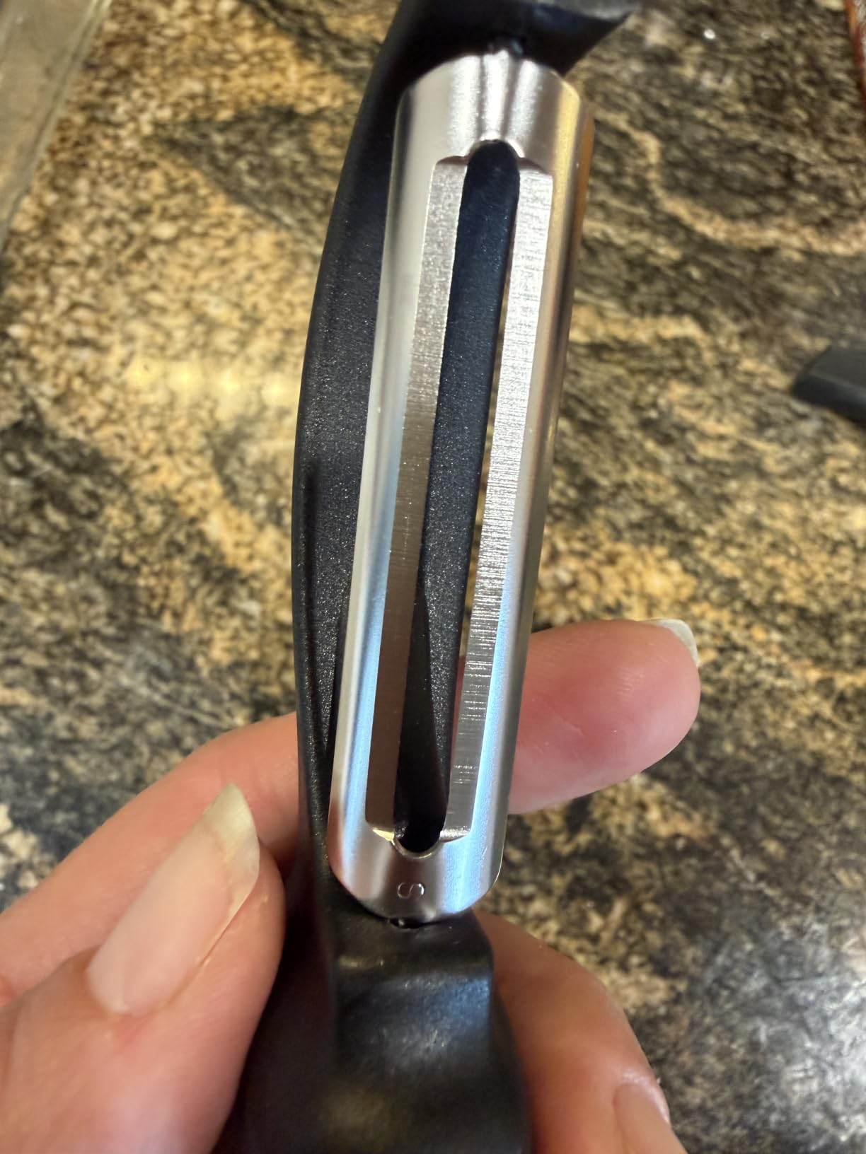 Spring Chef Original Swivel Vegetable Peeler with Soft Grip Handle, Black customer photo 2