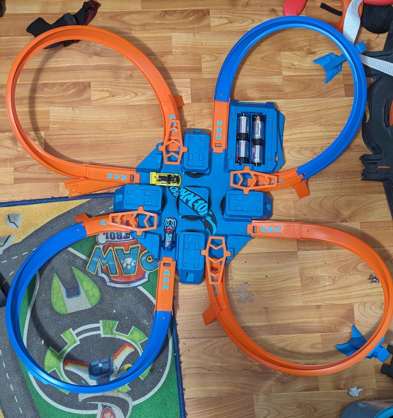 Hot Wheels Criss-Cross Crash Track Set & Car customer photo 1
