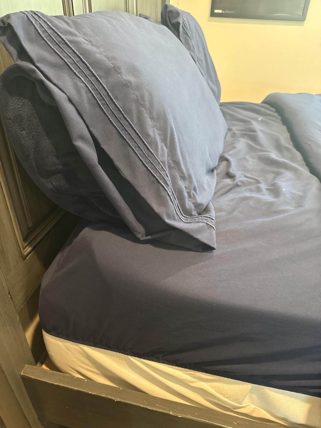 King Size 4 Piece Sheet Set - Comfy Breathable & Cooling Sheets - White customer photo 2