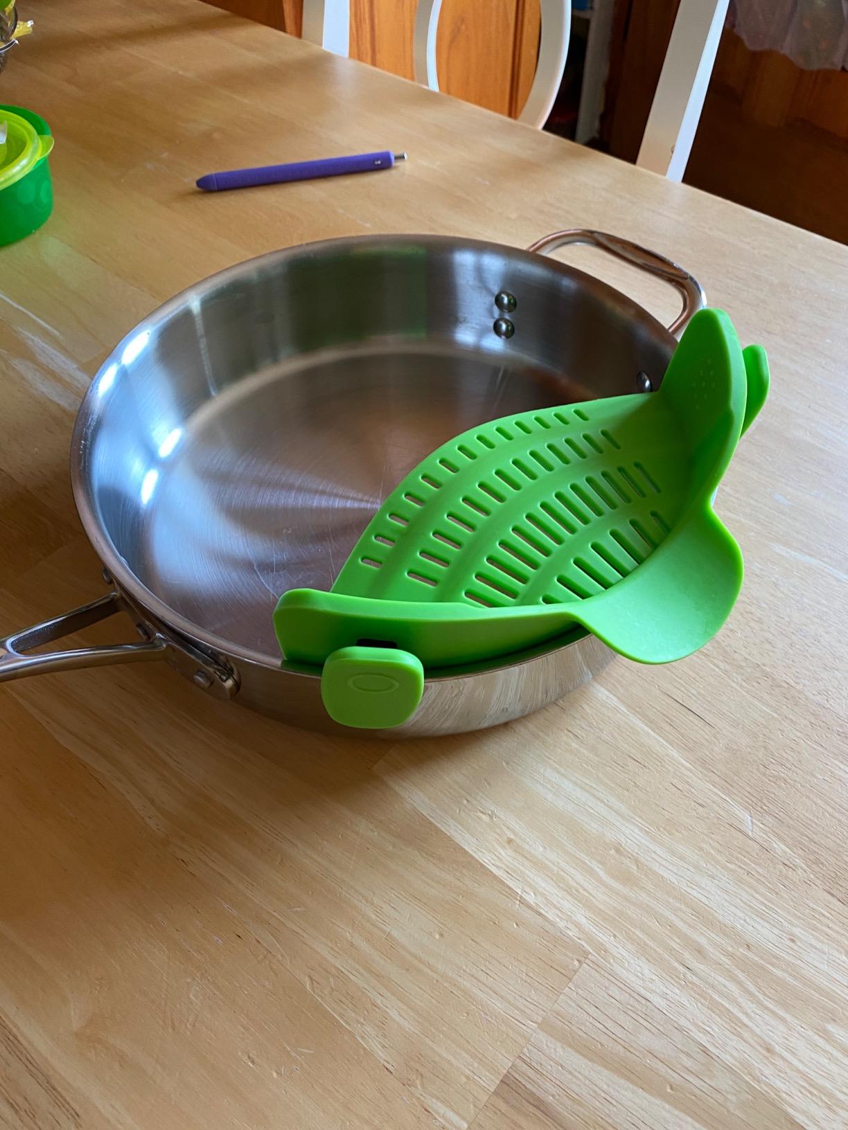 Kitchen Gizmo Snap N' Strain - Silicone Pasta Strainer Clip-On for Pots and Pans - Heat Resistant Colander for Vegetables and Noodles - Kitchen Gadgets for Cooking - Space-Saving Design - Gray customer photo 1
