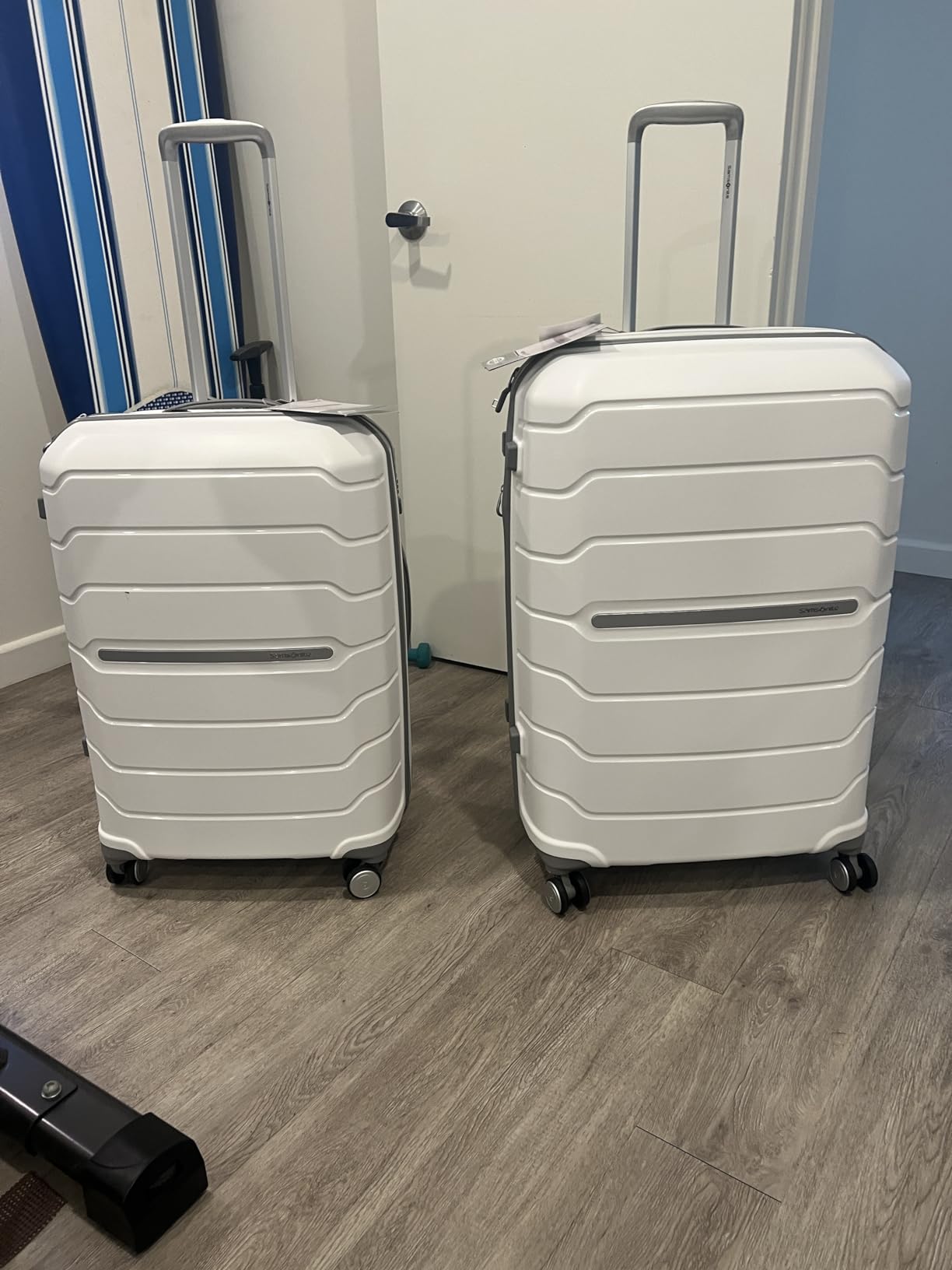 Samsonite Freeform 2-Piece Luggage Set - Carry-On & Large Checked Luggage with Dual Spinner Wheels - Durable Polypropylene Hardshell - TSA Lock, Airline-Approved - Expandable Hard Shell – Black customer photo 1