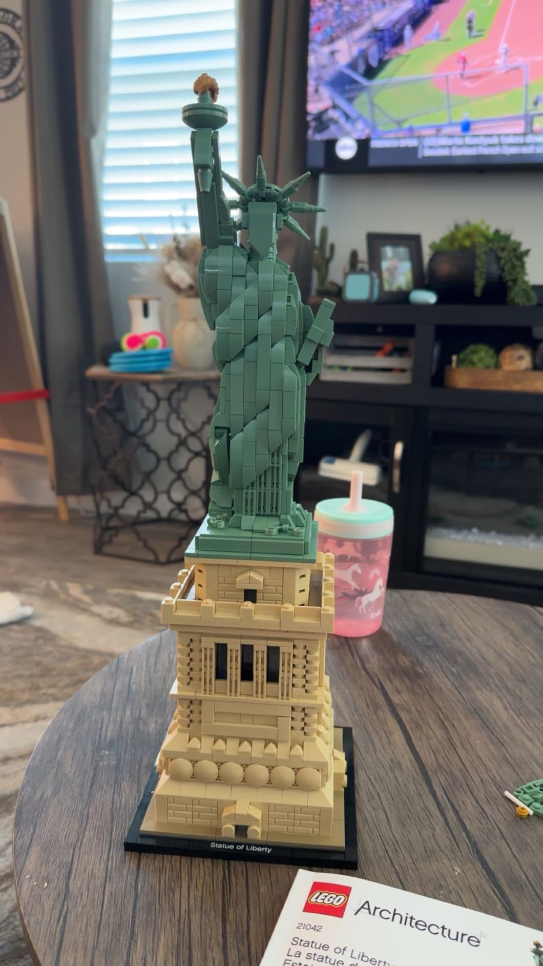LEGO Architecture Statue of Liberty Model Building Set - Collectible New York City Souvenir, Creative Home Décor or Office Centerpiece, Great Gift Idea for Adults and Teens, 21042 customer photo 1