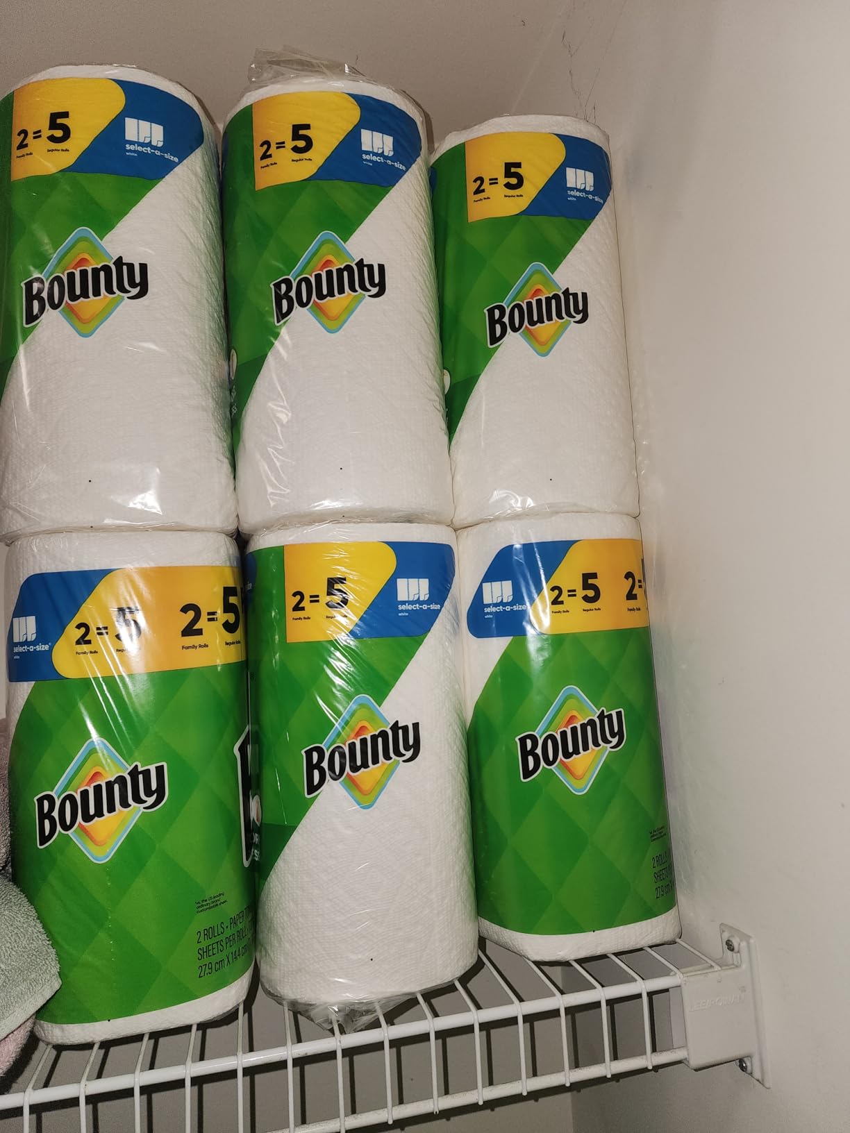 Bounty Paper Towels Quick Size, White, 16 Family Rolls = 40 Regular Rolls customer photo 1