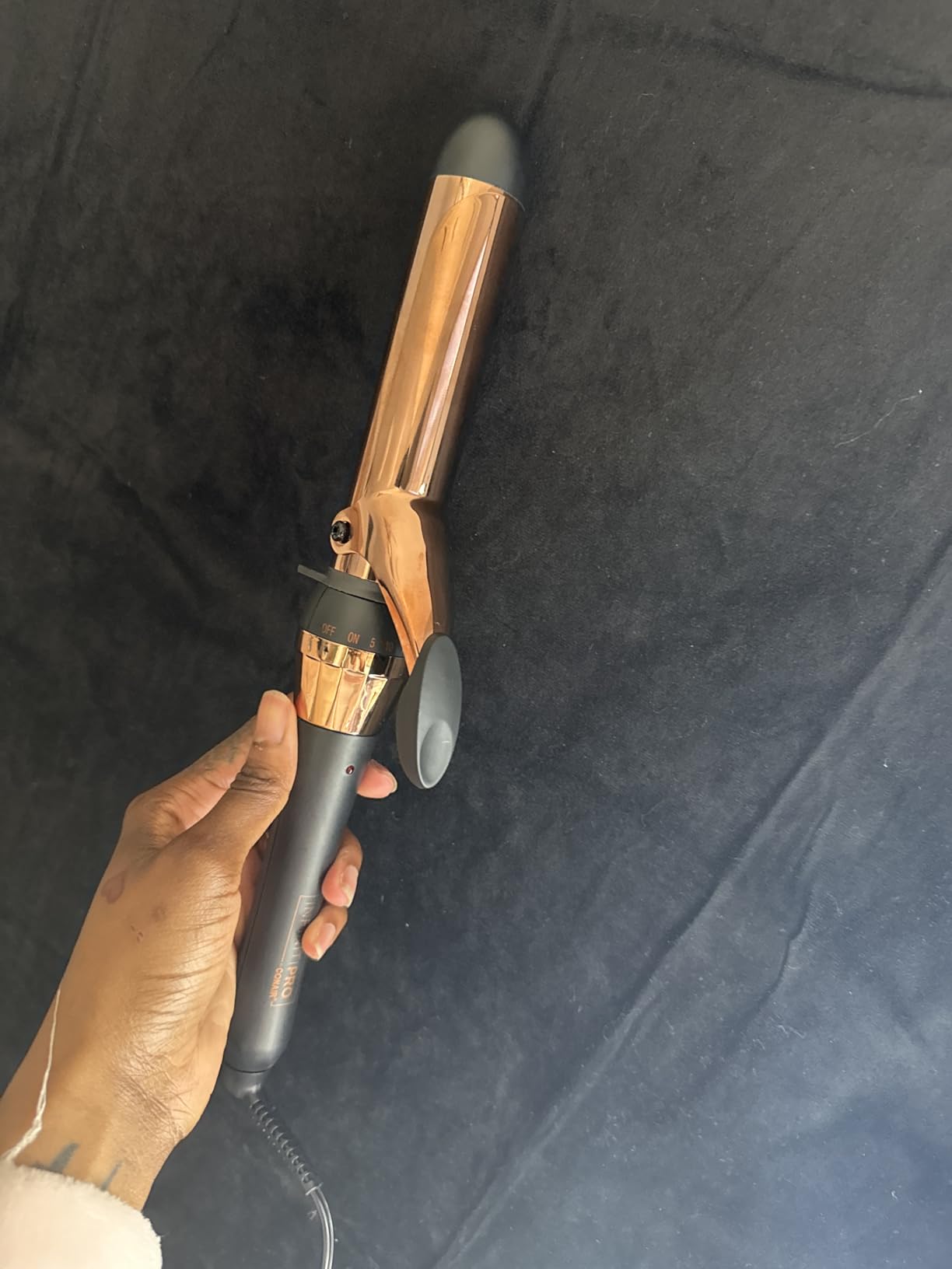 CONAIR INFINITIPRO Rose Gold Titanium 1-Inch Curling Iron, 1-inch barrel produces classic curls – for use on short, medium, and long hair customer photo 2