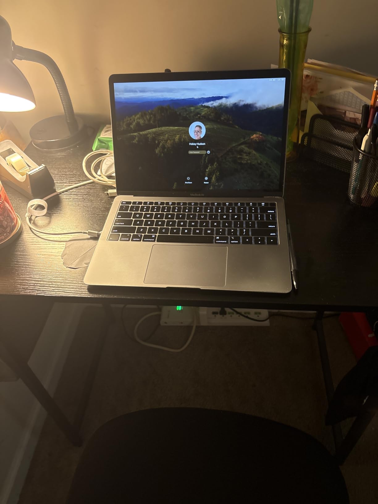 Apple MacBook Air (13-inch Retina display, 1.6GHz dual-core Intel Core i5, 128GB) - Gold (Renewed) customer photo 2