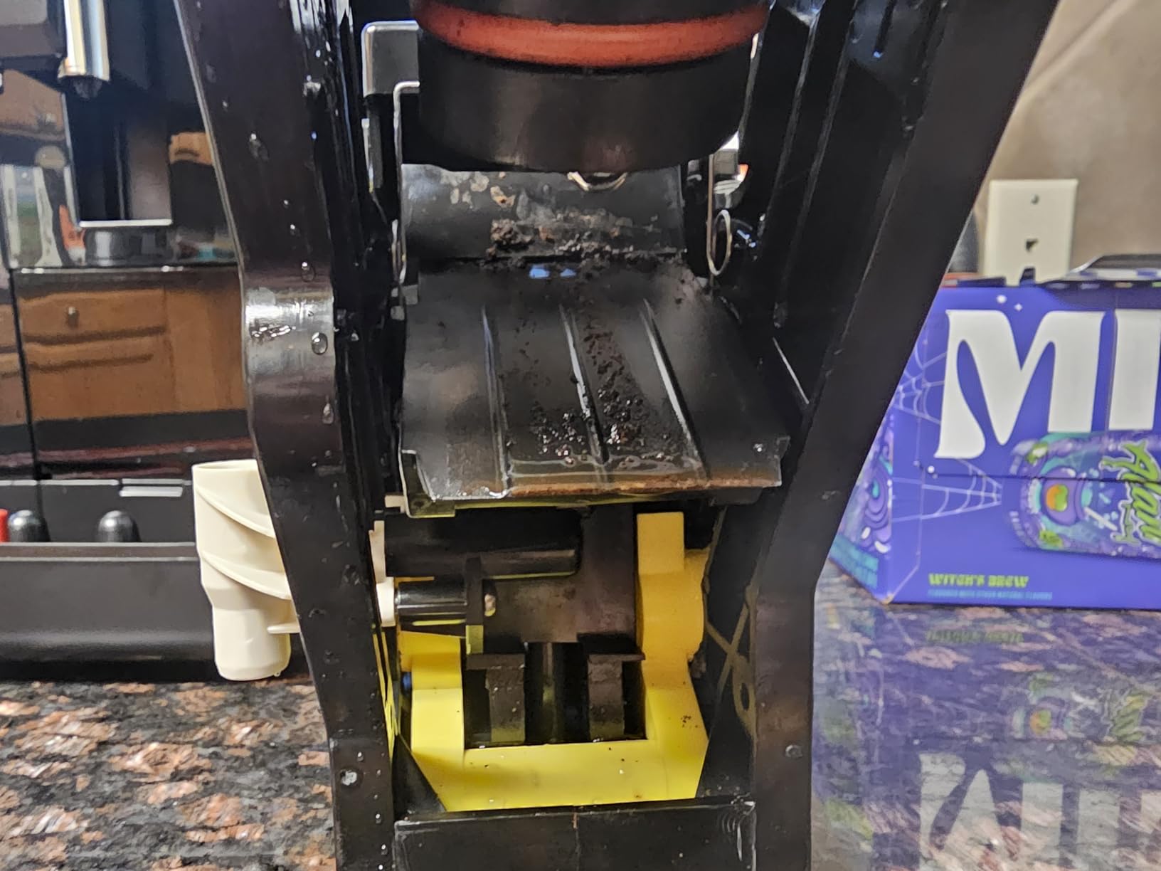 Philips 3200 Series Fully Automatic Espresso Machine, LatteGo Milk Frother, 5 Coffee Varieties, Intuitive Touch Display, 100% Ceramic Grinder, AquaClean Filter, My Coffee Choice, Black (EP3241/54) customer photo 2