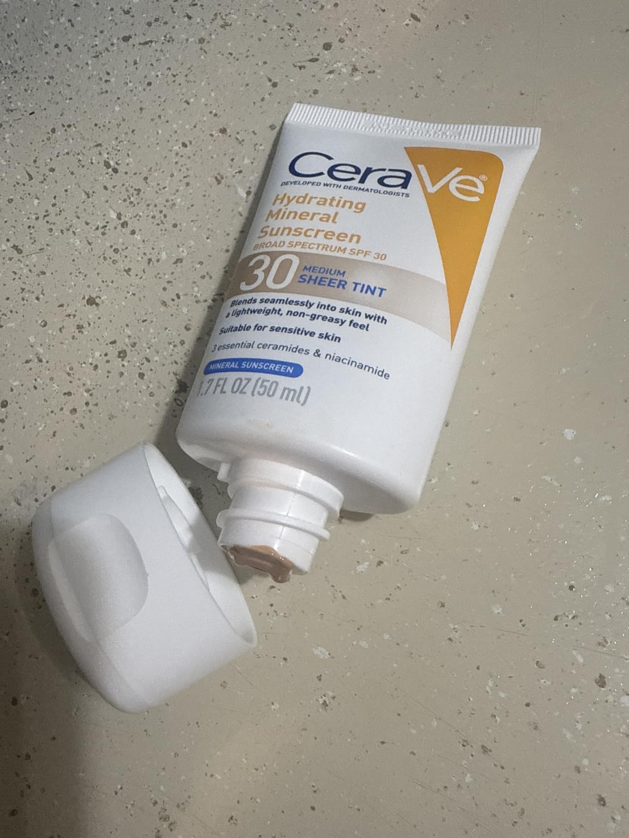 CeraVe Tinted Sunscreen for Face, Mineral SPF 30 Moisturizer, Medium, 1.7oz customer photo 2