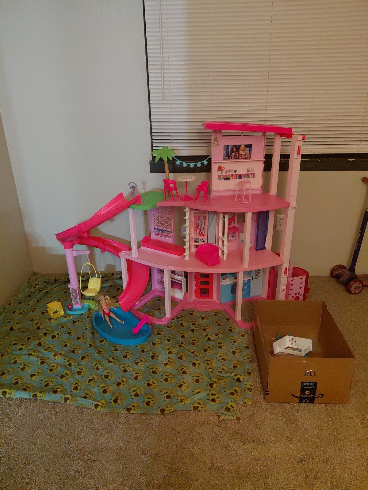 Barbie Doll (11.5-in Blonde) and Pet Boutique Playset customer photo 2