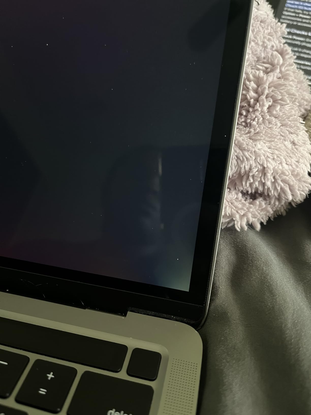 Apple 2020 MacBook Pro with 2.0GHz Intel Core i5 (13-inch, 16GB RAM, 512GB SSD Storage) - Space Gray (Renewed) customer photo 1