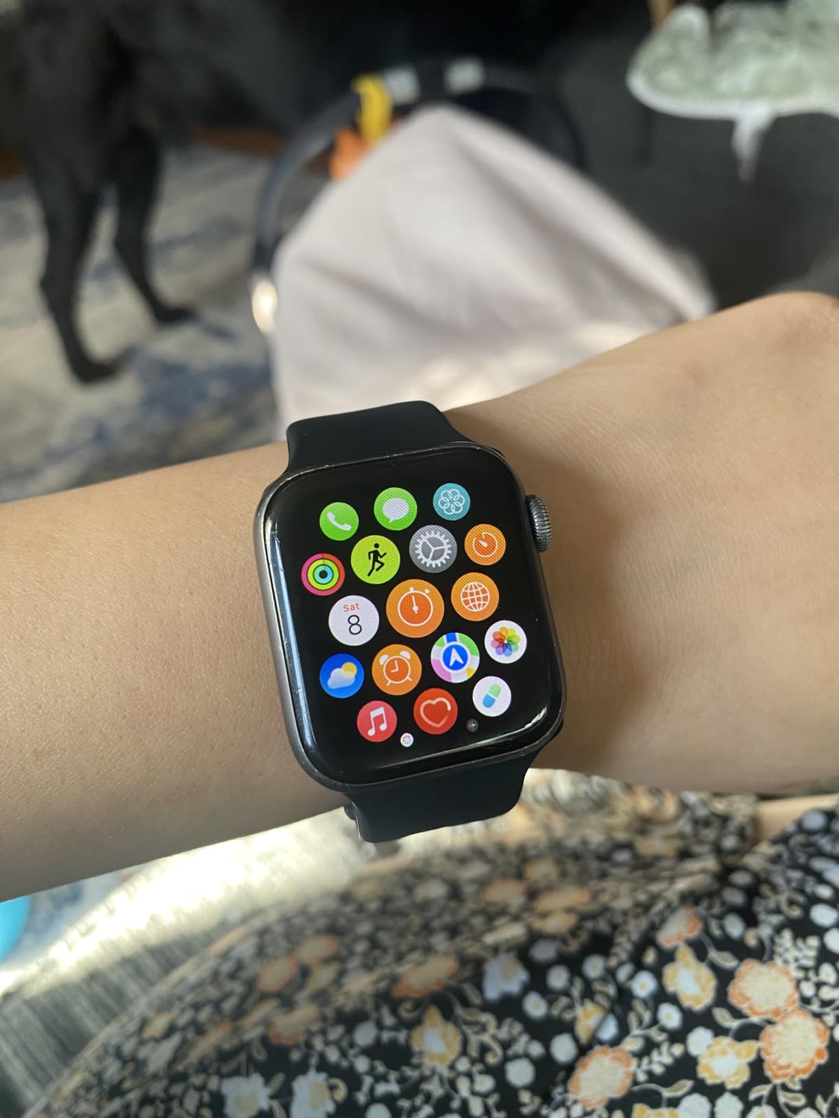 Apple Watch SE (GPS, 40mm) - Space Gray Aluminum Case with Black Sport Band (Renewed) customer photo 1