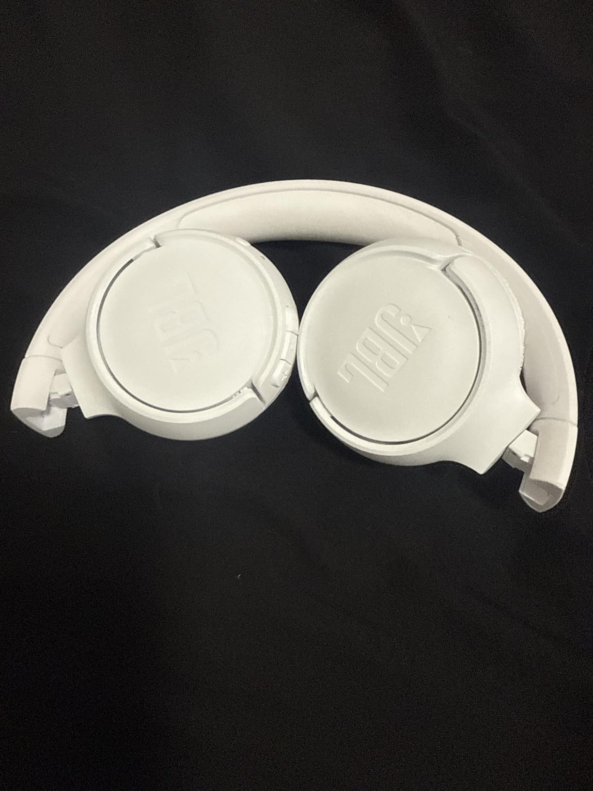 JBL Tune 510BT - Bluetooth headphones with up to 40 hours battery, microphone for call, foldable and comfortable, Android and iOs compatible (White) customer photo 1
