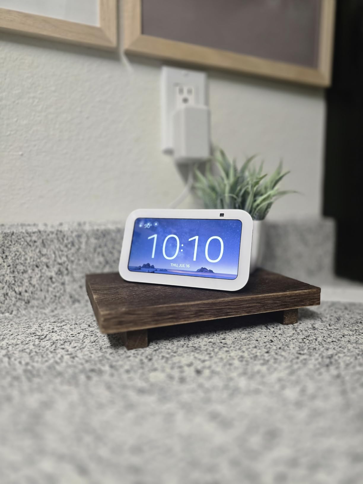 Amazon Echo Show 5 (newest model), Smart display, Designed for Alexa+, 2x the bass and clearer sound, Cloud Blue customer photo 2