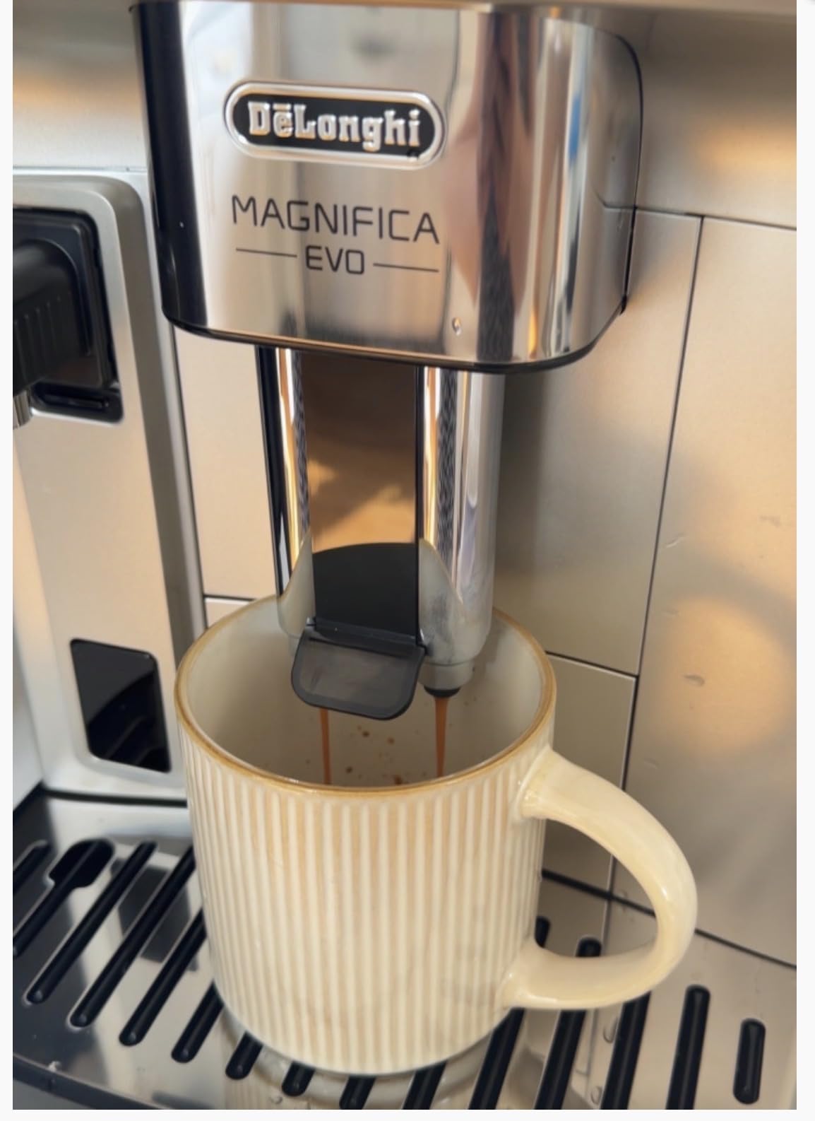 De'Longhi Magnifica Evo Automatic Espresso Machine, Milk Frother, Silver customer photo 2