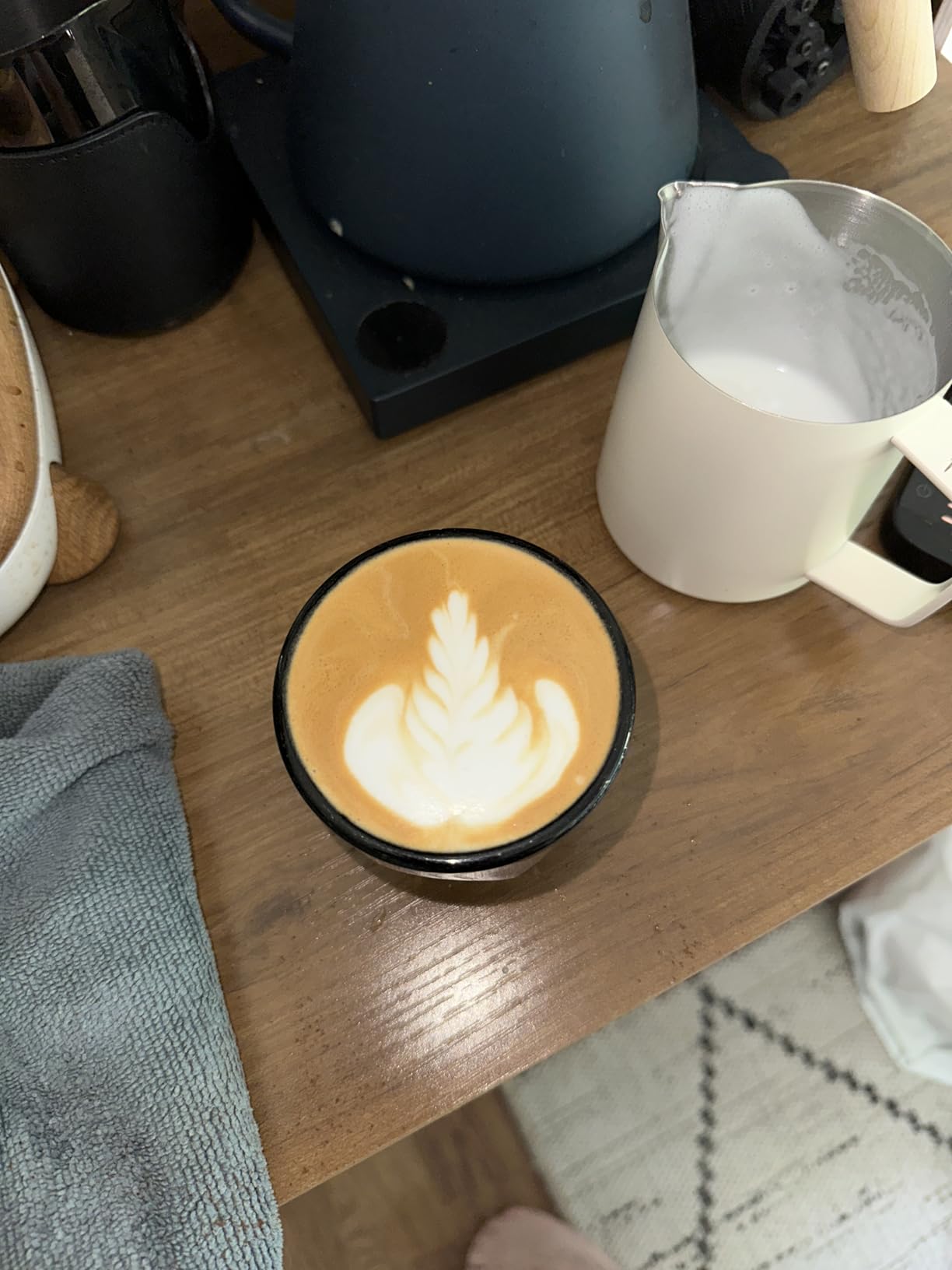 MHW-3BOMBER 16.9oz Milk Frothing Pitcher, World Champion Endorsed Espresso Steaming Pitcher with Crocodile-Shaped Precision Spout, Stainless Steel Latte Art Milk Jug for Baristas, 5.0 Glossy, P5002S customer photo 1