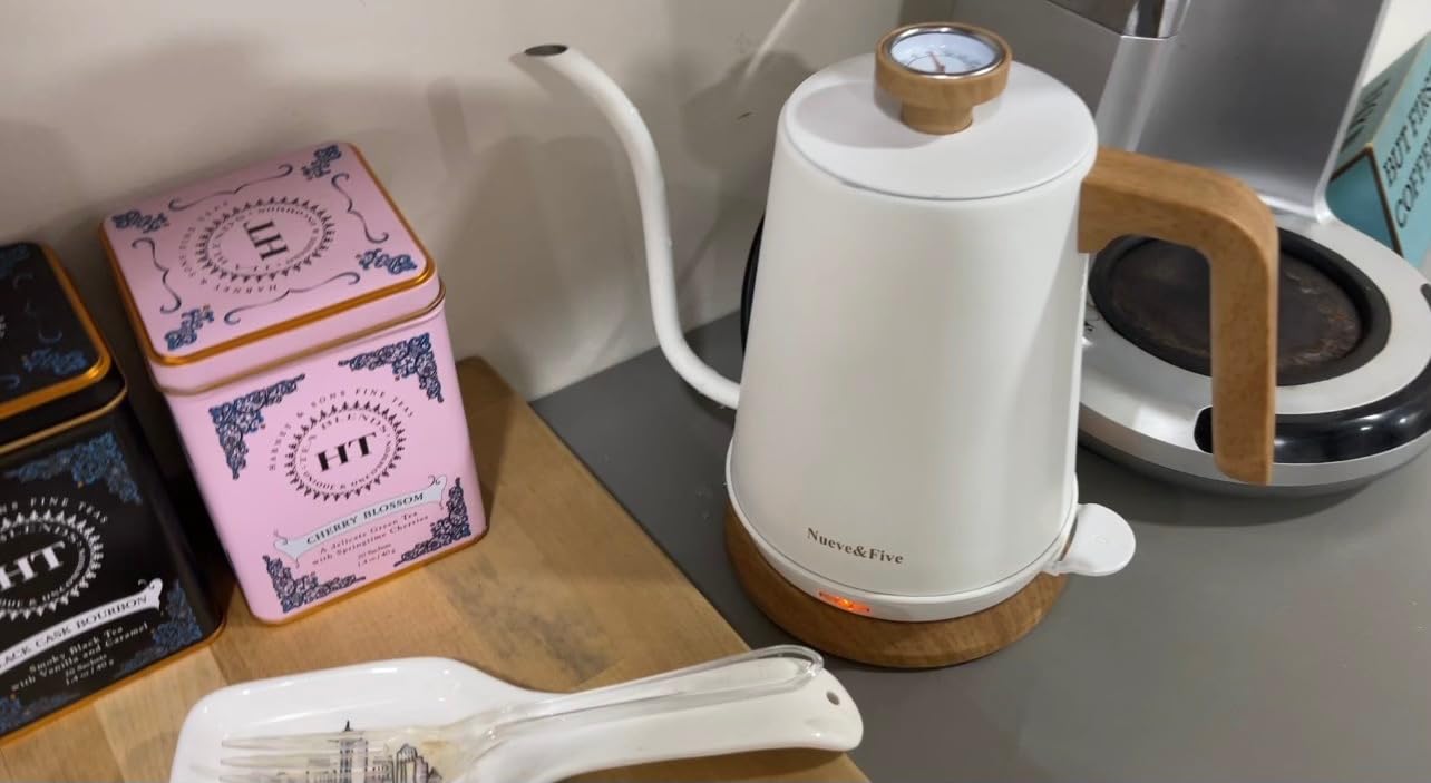 Nueve&Five Electric Gooseneck Kettle with Thermometer, 1.0L Pour Over Hot Water Kettle for Coffee and Tea, 1000W, Auto Shutoff, Boil-Dry Protection,Copper customer photo 2