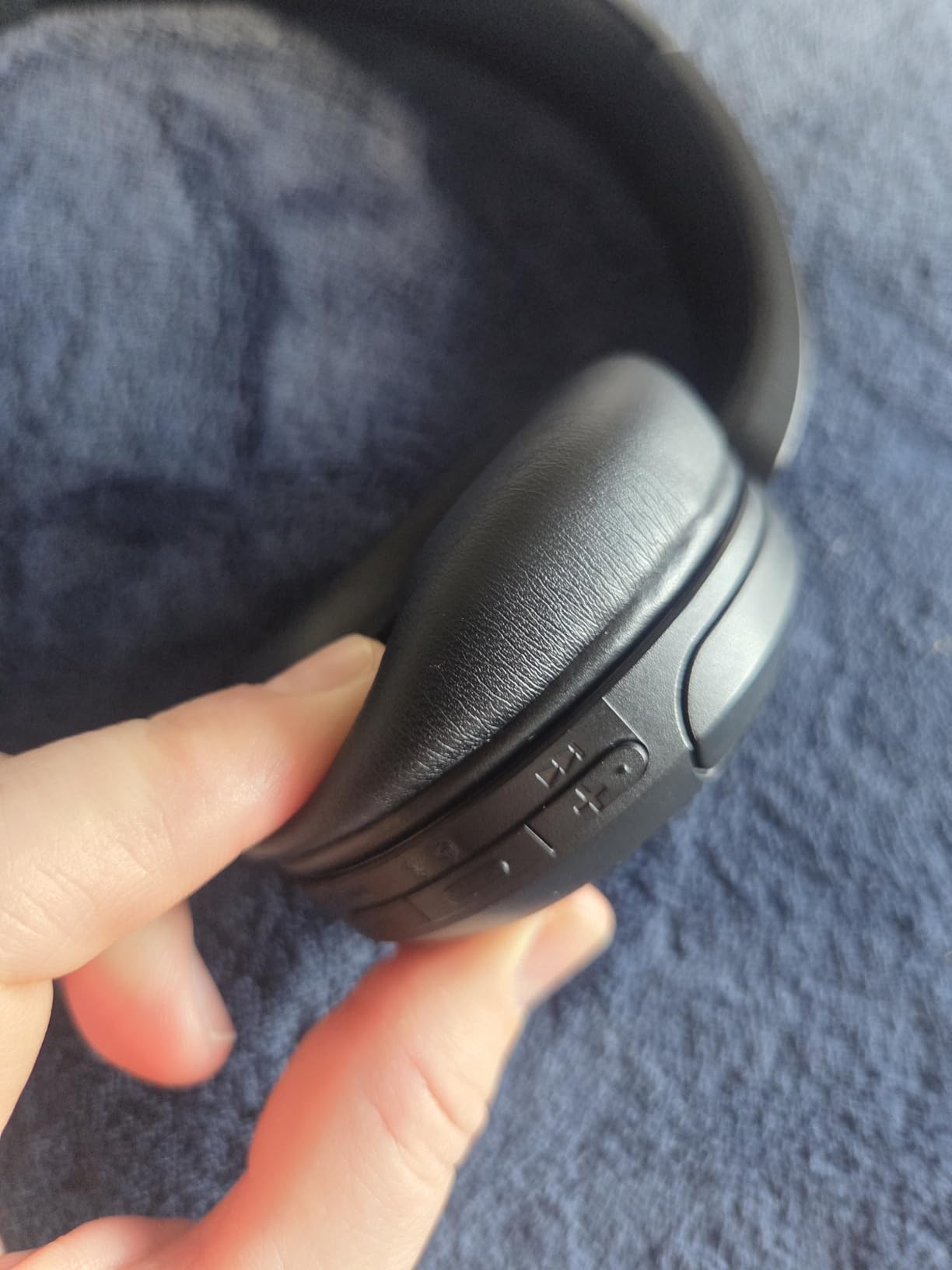 Sony WH-CH520 Compact Easy Carrying Wireless On-Ear Headphones (Black) customer photo 1