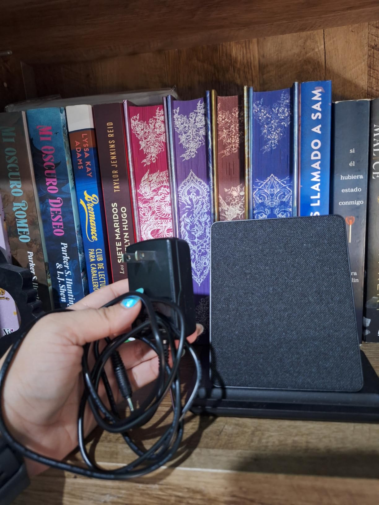 Made for Amazon, Wireless Charging Dock for Kindle Paperwhite Signature Editions (2022 & 2024 Releases) and Kindle Colorsoft Signature Edition customer photo 1