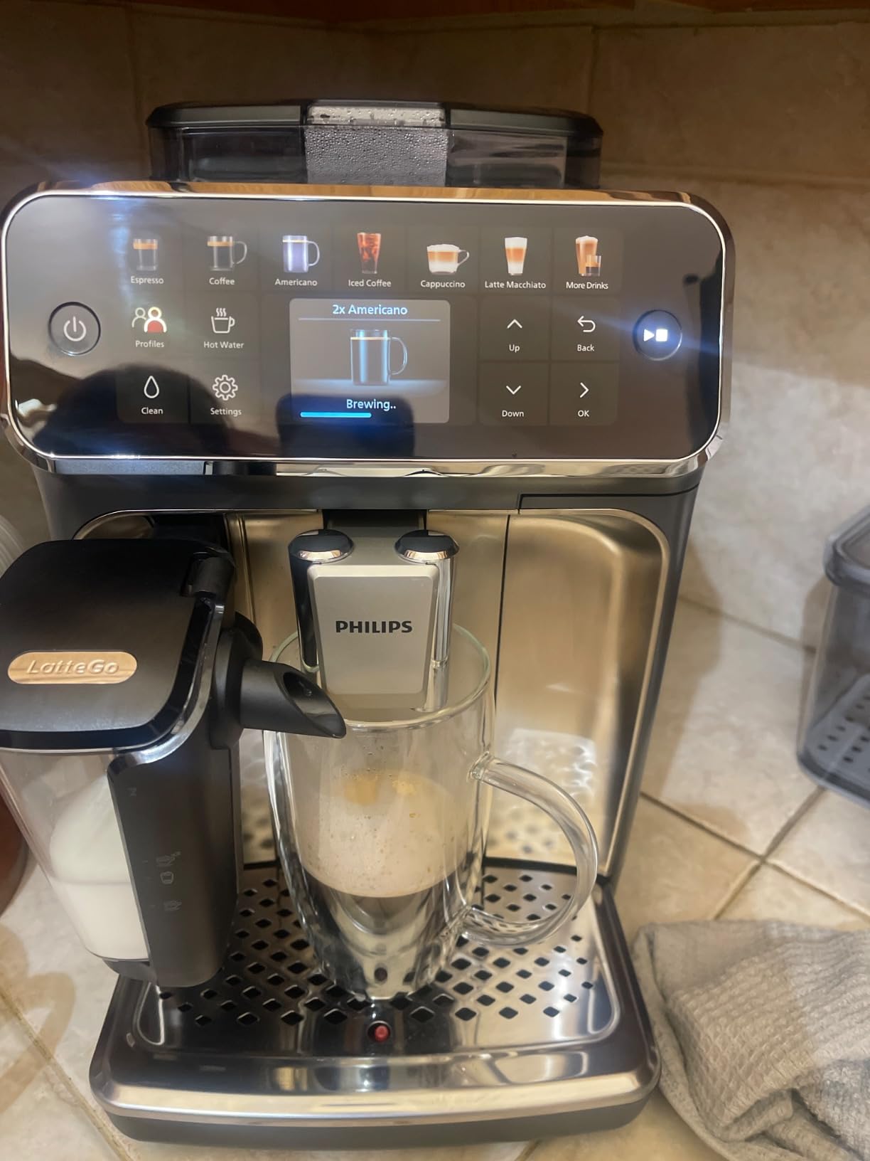 Philips 4400 Series Fully Automatic Espresso Machine, LatteGo Milk System, Integrated Grinder, 12 Hot & Iced Coffee Pre-Sets, Quick Start, SilentBrew, 15-Bar Pressure, Black Chrome (EP4444/90) customer photo 2