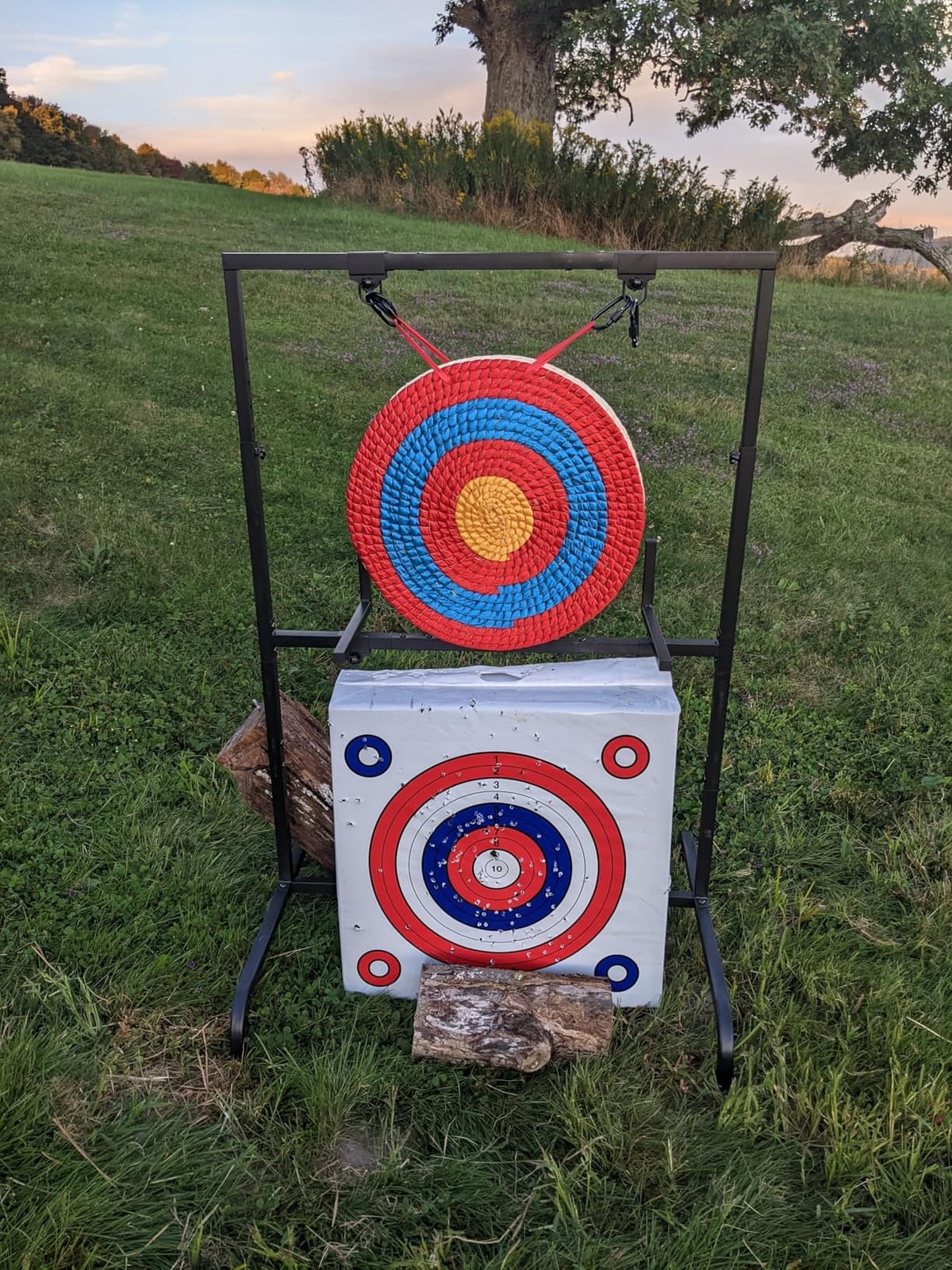 Adjustable Archery Target Stand, Portable Shooting Target Holder for Foam, 3D, Straw Archery Targets, Hunting Bow and Arrow, Raised Leg Design for Indoor/Outdoor Shooting Range Practice customer photo 1