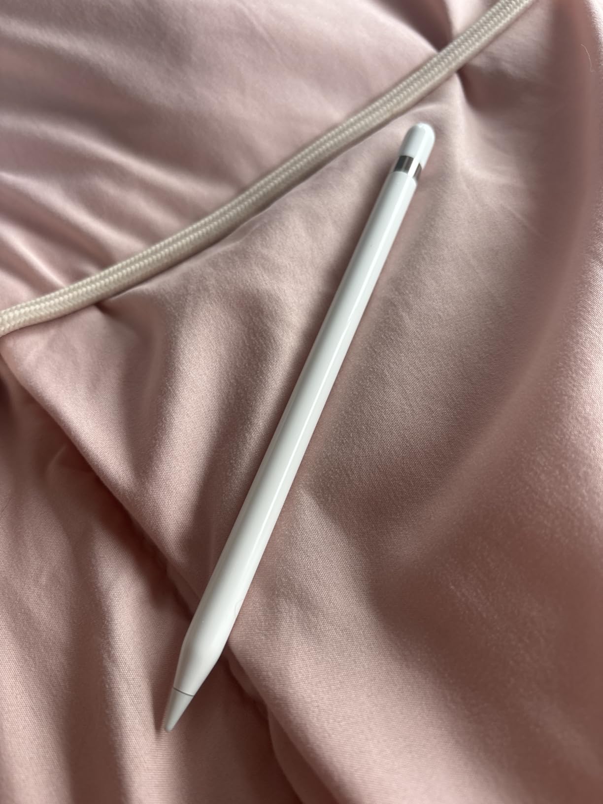 Apple Pencil for iPad (1st Generation) Bluetooth and Lightning connector -White (Renewed) customer photo 2
