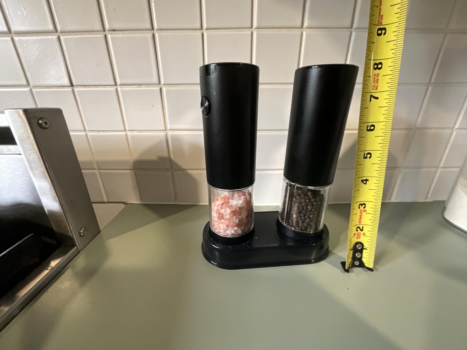 Electric Salt and Pepper Grinder Set Automatic Grinder for Kitchen Battery Pepper Mill Shakers Adjustable Coarseness Upgraded Larger Capacity with Led Gifts for Mom customer photo 2