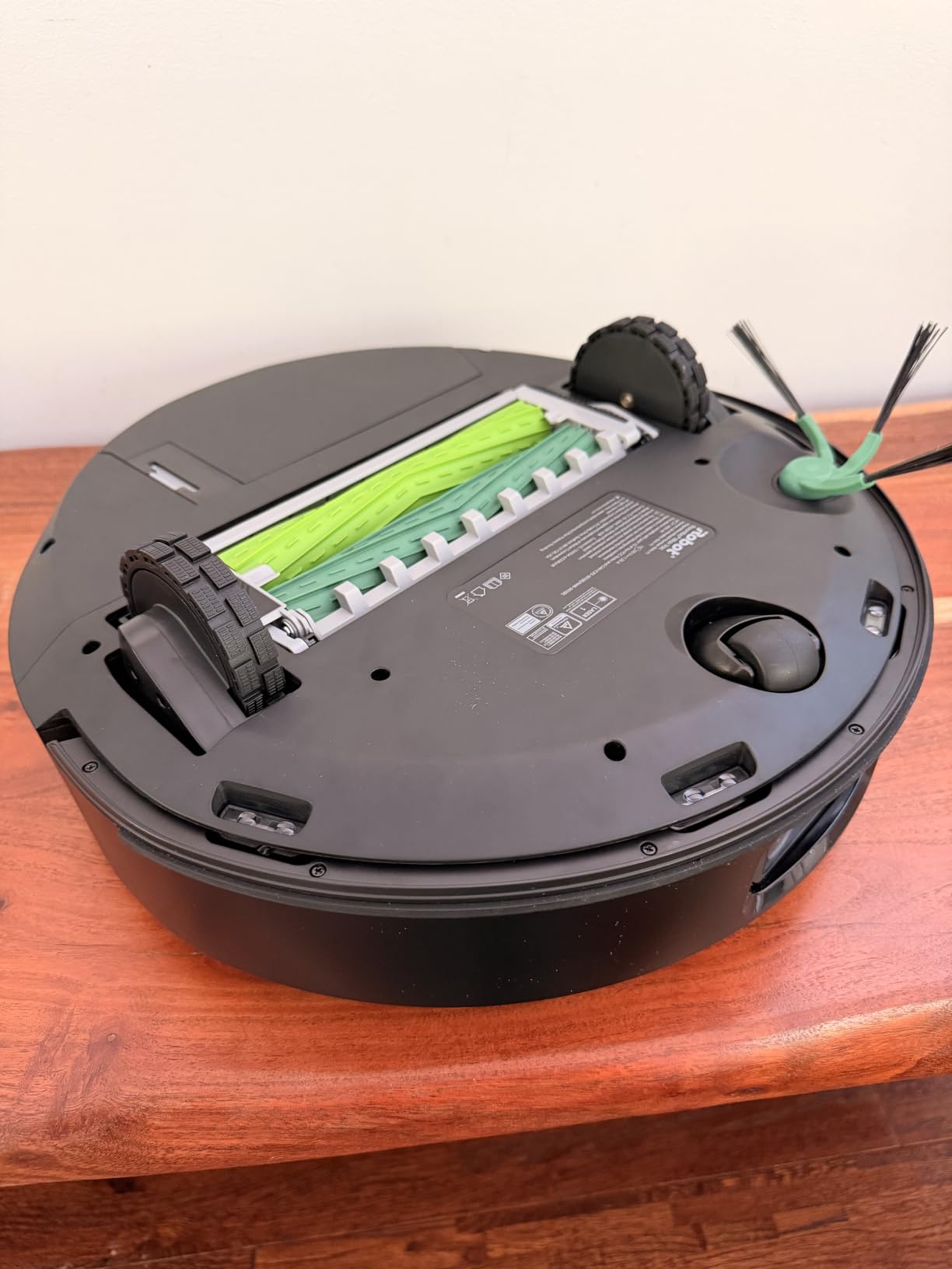 iRobot Roomba Max 715X Pet Robot Vacuum, 30,000Pa Suction, Dual Rubber Anti-Tangle Brushes & Side Brush, 90 Days Self-Emptying, PrecisionVision AI Obstacle Avoidance, 3D Mapping, Advanced Dirt Detect customer photo 1