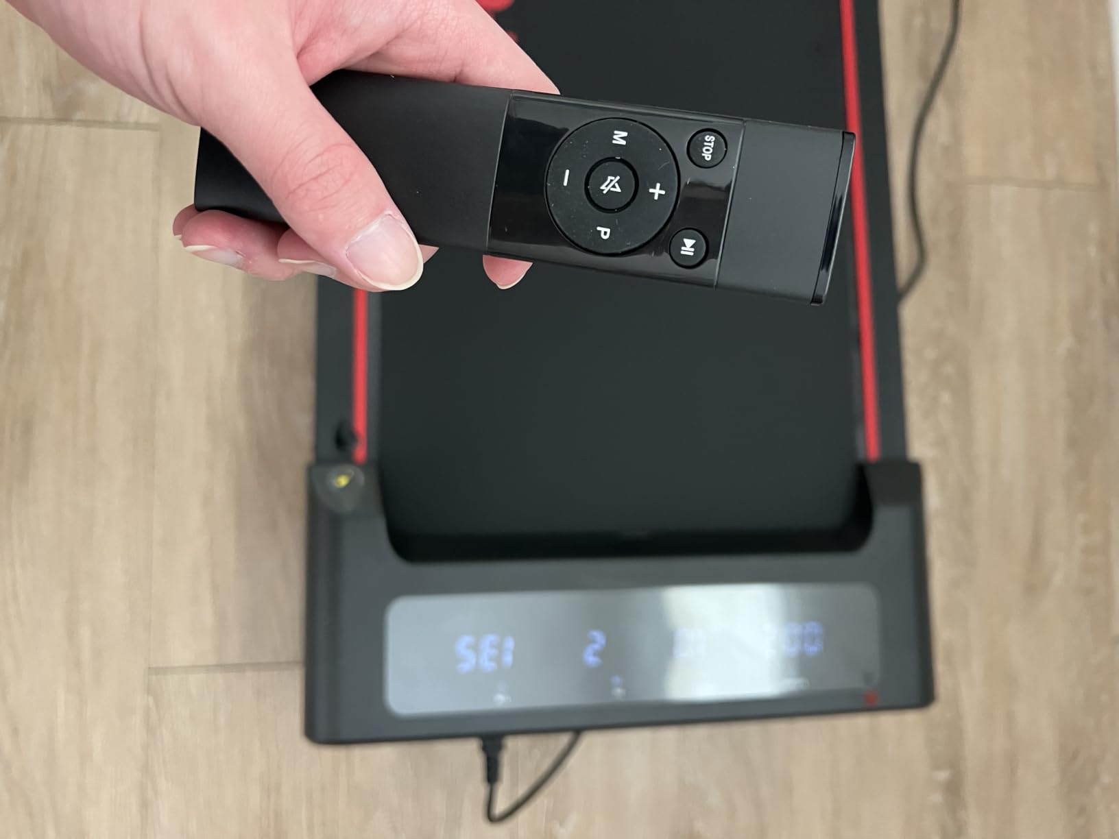 Walking Pad with Incline, FOUSAE 6.2MPH Walking Pad Under Desk Treadmill with 10% Incline, Full Screen LED Display, 2.75HP Brushless Drive, 12 HIIT Programs, Remote Control, 350 LBS Capacity customer photo 1